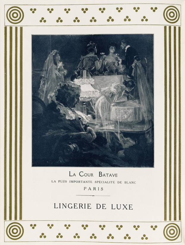 Schwarzes und weißes Plakat, das "Lingerie de Luxe" bewirbt, mit einer Gruppe von Menschen in luxuriöser Kleidung, die um einen Tisch sitzen.