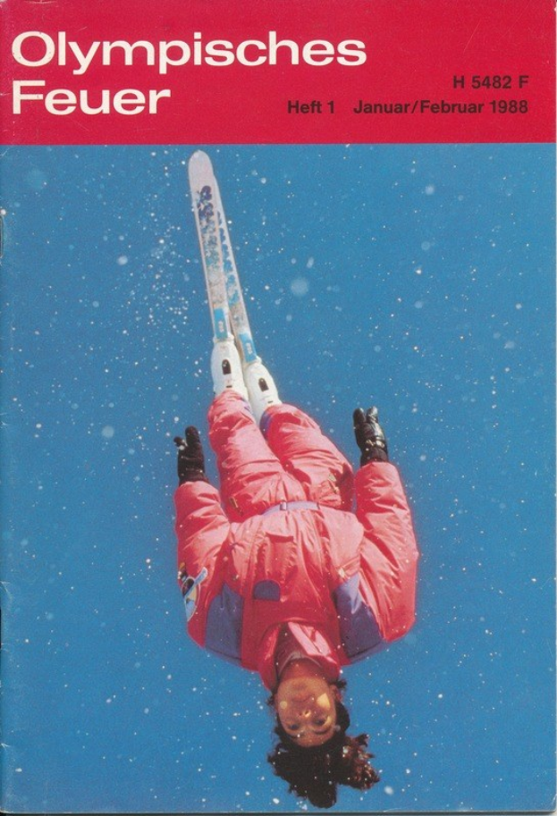 Buchumschlag mit einem Skifahrer in der Luft mit dem Text "Olympische Spiele Feuer - Heft 1 - Januar/Februar 1988", der eine Skiausrüstung trägt und entschlossen aussieht.