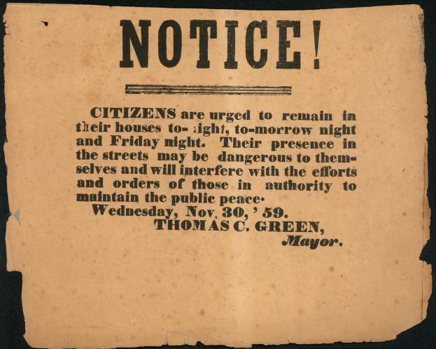 Mitteilung von Thomas C. Green, Bürgermeister von New York City, auf schwarzem Hintergrund, die Bürger aufgerufen, während bestimmter Nachtstunden zu Hause zu bleiben.