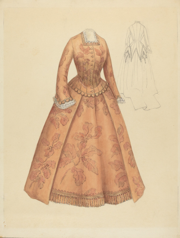 Ein detailliertes Kostümdesign aus dem 18. Jahrhundert, das ein bodenlanges Kleid mit hohem Kragen zeigt, mit einem floral gemusterten Mieder in Rosa, Lila und Blau und einem Spitzenbesatz an Rock und Hintergrund.