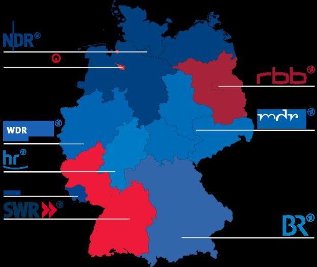 Karte von Deutschland, die die Ergebnisse der Wahl von 2016 nach Provinzen hervorhebt, wobei rot und blau verschiedene Ergebnisse anzeigen, begleitet von Namen der Kandidaten und Wahltermin-Text.